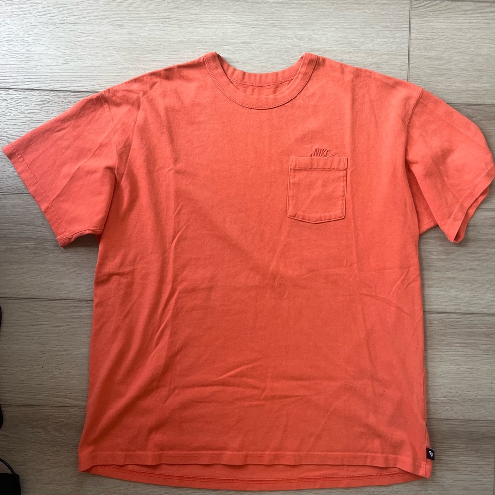 Nike oversized Men's T-Shirt size L in a 🍑 Peach color with embroidered logo